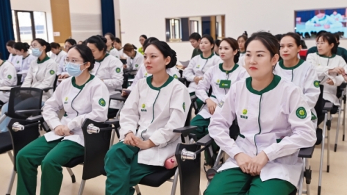 虹口养老照护师家政劳务品牌照片4