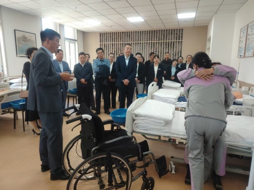 护工进行实操